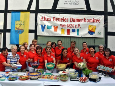 bueffet-beim-Sommerfest.jpg